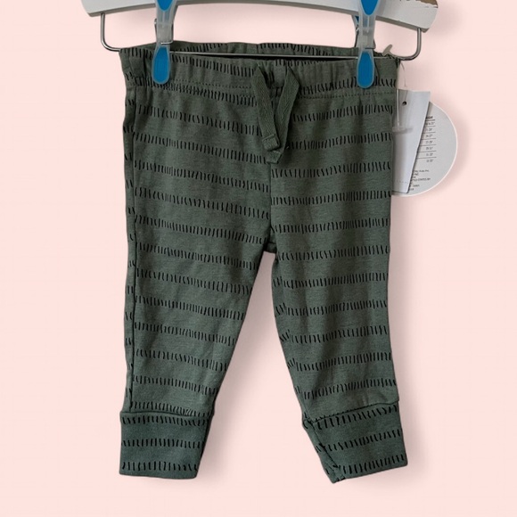 3-6M Infant Baby Boy Baby Girl Olive Green & Black Zigzag Striped Joggers NWT - Picture 1 of 7